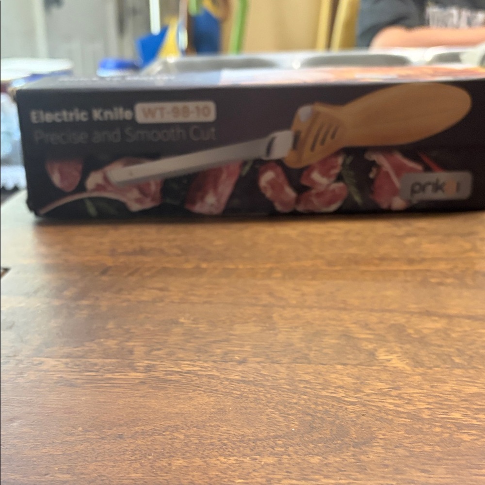 Electric Knife with Wooden Handle